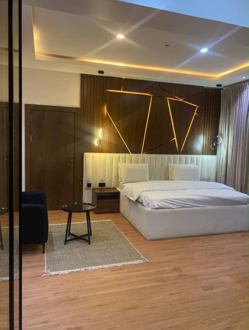 Home 2 bedroom apartment with king size bed